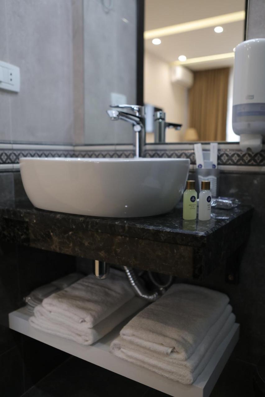 4Room Hotel Jereván Kültér fotó