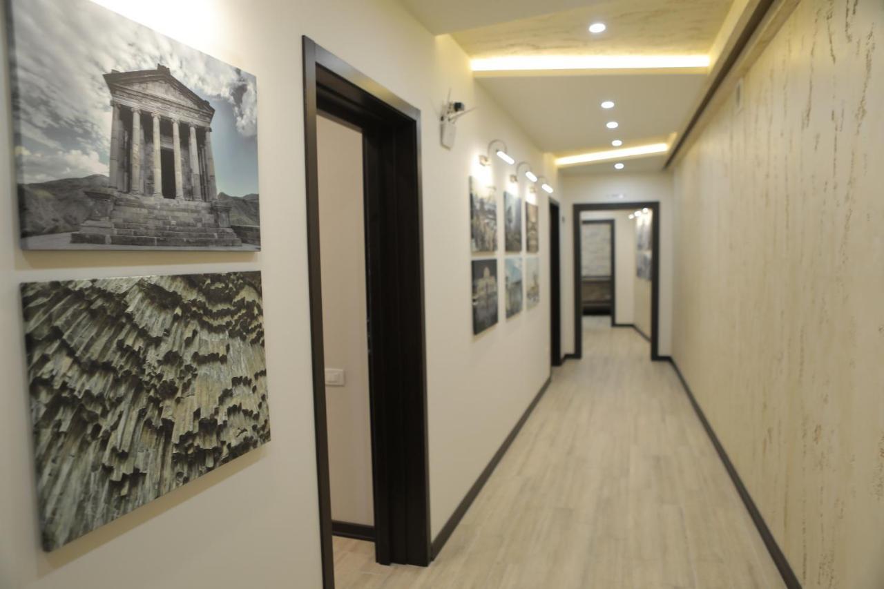 4Room Hotel Jereván Kültér fotó